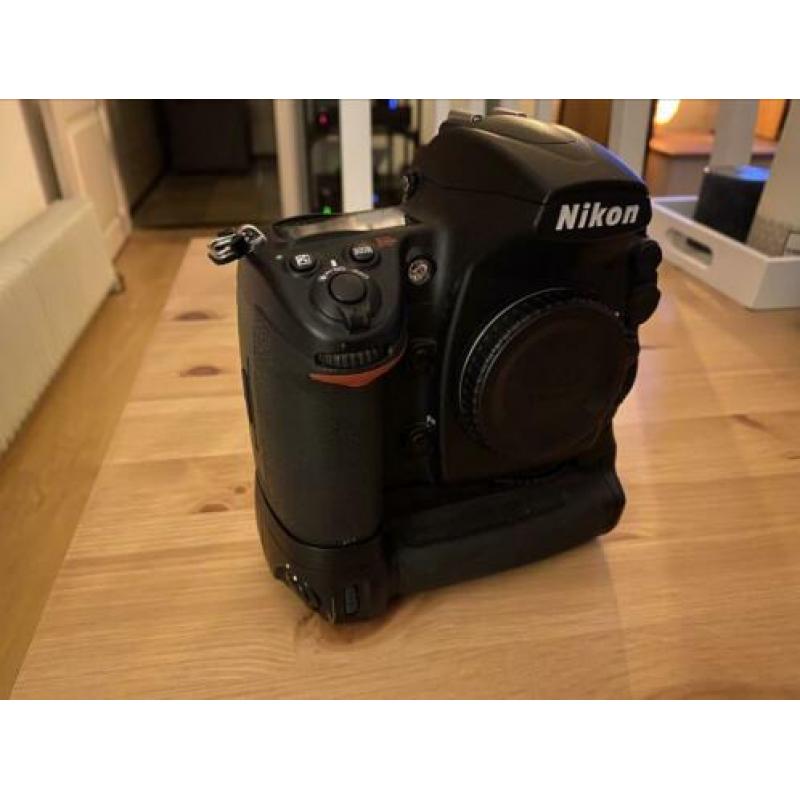 Nikon D700 + MB-D10 Battery Grip