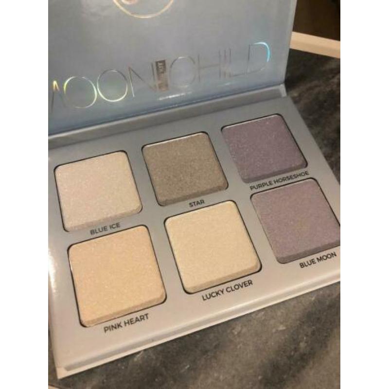 Anastasia highlighter palette / MOONCHILD