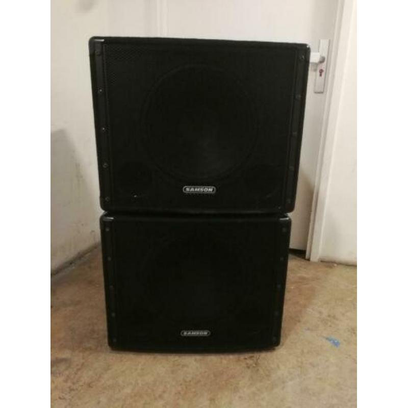 occasion 2 x samson 500 watt powered basboxen v. bodemprijs!