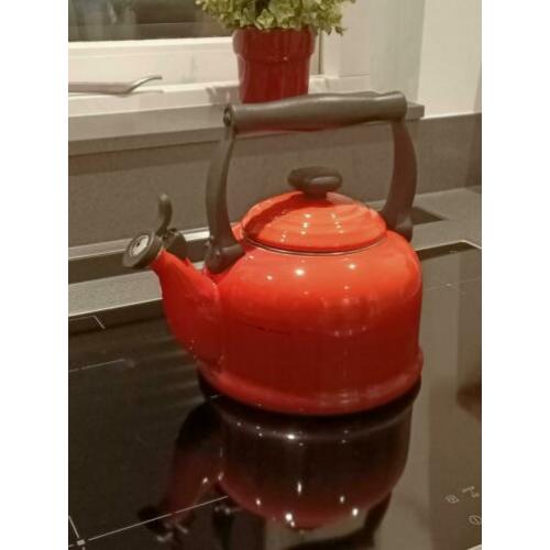 Le Creuset fluitketel (wijnrood / 2.1 liter)