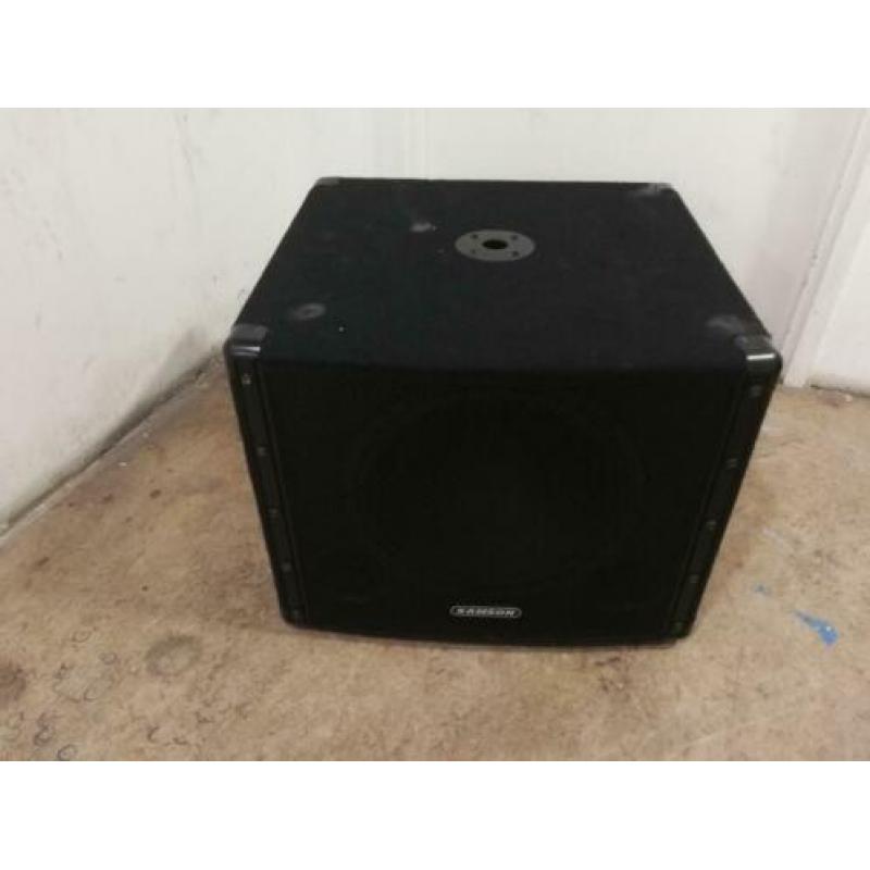 occasion 2 x samson 500 watt powered basboxen v. bodemprijs!