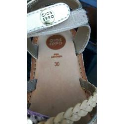Te koop sandalen 1 x gedragen