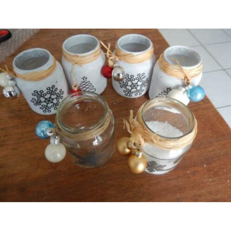 Diverse potjes met kerstmotief.