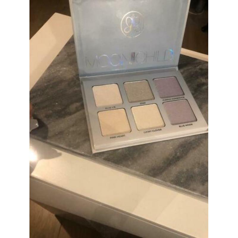 Anastasia highlighter palette / MOONCHILD