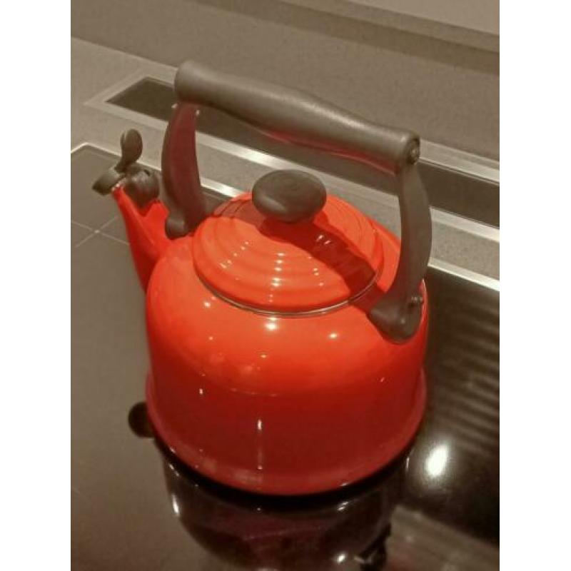 Le Creuset fluitketel (wijnrood / 2.1 liter)