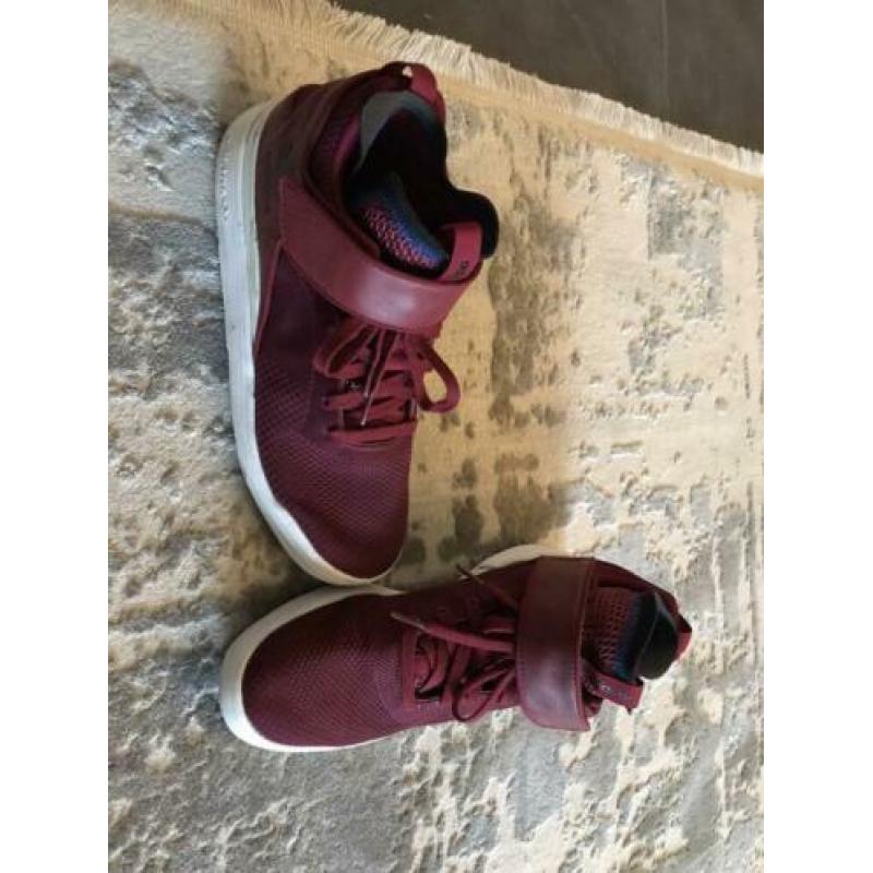 Mooie Adidas schoenen in mooie staat (maat 44)
