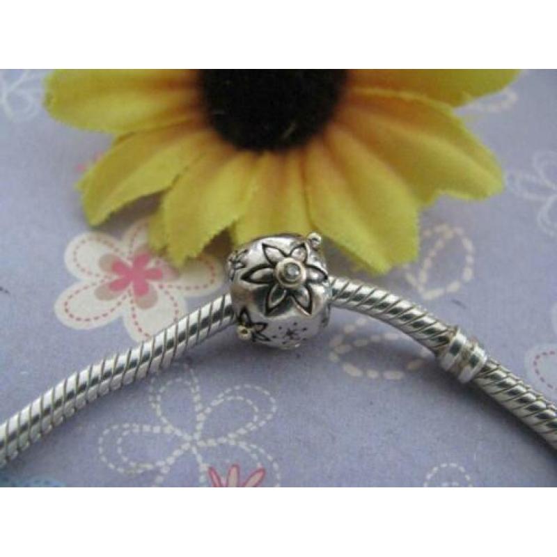 Pandora bedel met GOUD en diamant 0.02 = STARFLOWER