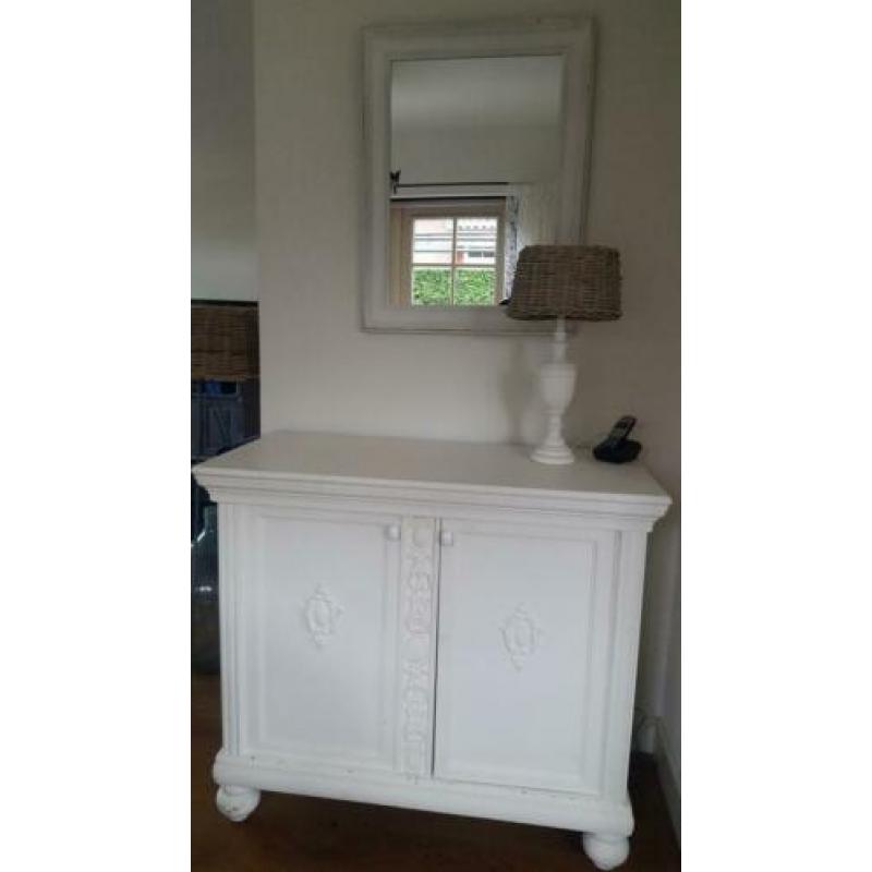 Brocante witte commode/kast