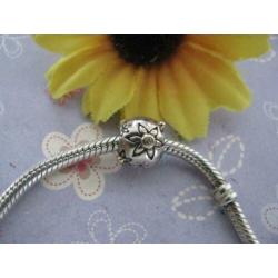Pandora bedel met GOUD en diamant 0.02 = STARFLOWER