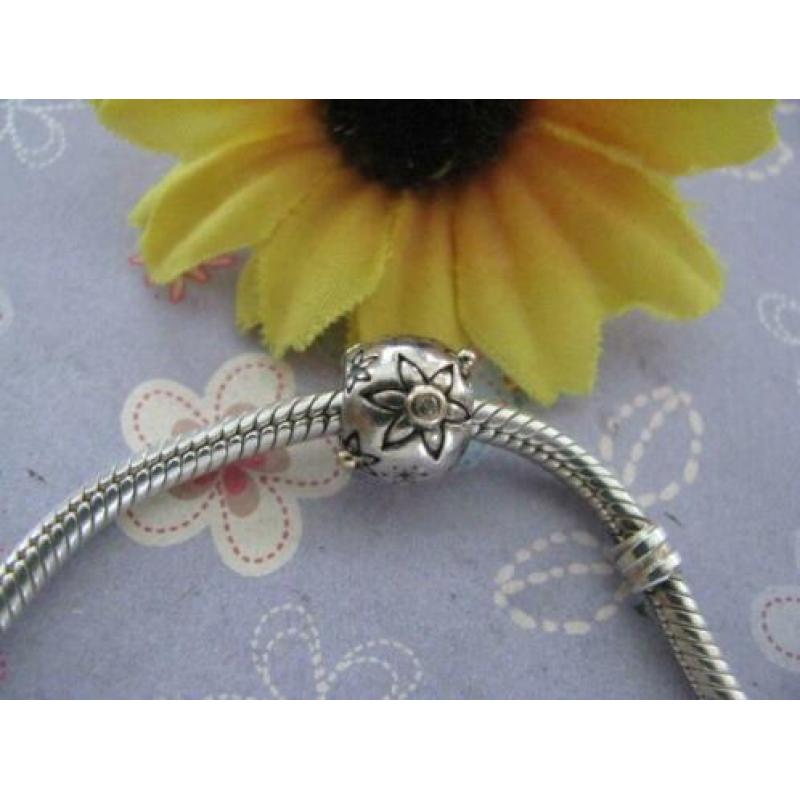 Pandora bedel met GOUD en diamant 0.02 = STARFLOWER