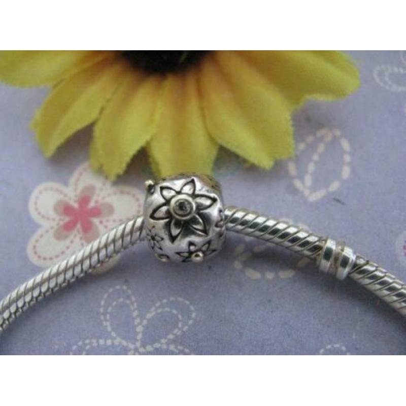 Pandora bedel met GOUD en diamant 0.02 = STARFLOWER