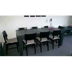 Eettafel zwart met 8 stoelen