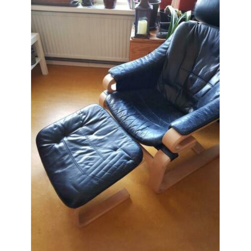 Stoel met voetenbankje leder