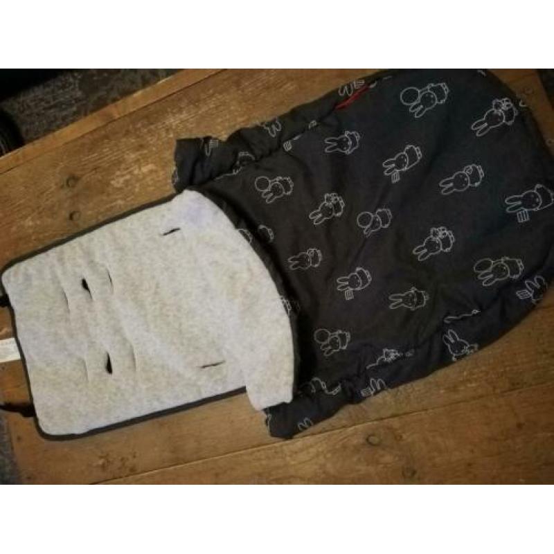 Leuke nijntje buggy met voetenzak