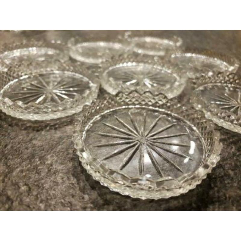 Brocante: 8 antieke glazen onderzetters