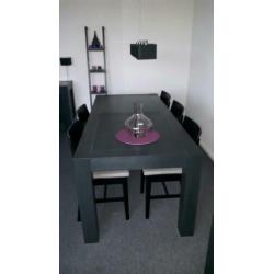 Eettafel zwart met 8 stoelen