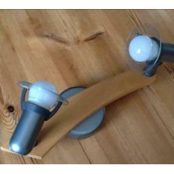 Wandlamp plus plafondlamp met beweegbare spotjes.