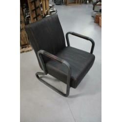 Stoere fauteuil donkerbruin kunstleer metaal industrieel