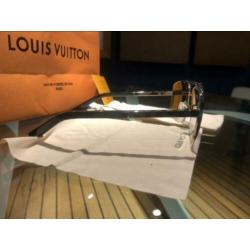 Louis Vuitton attitude zilver