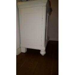 Brocante witte commode/kast
