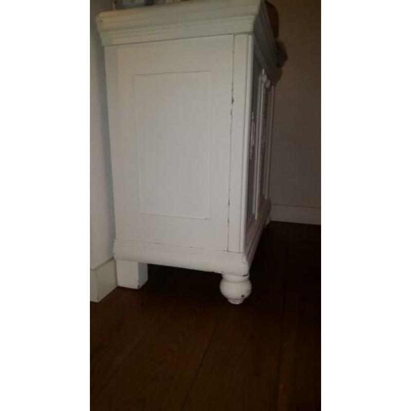 Brocante witte commode/kast