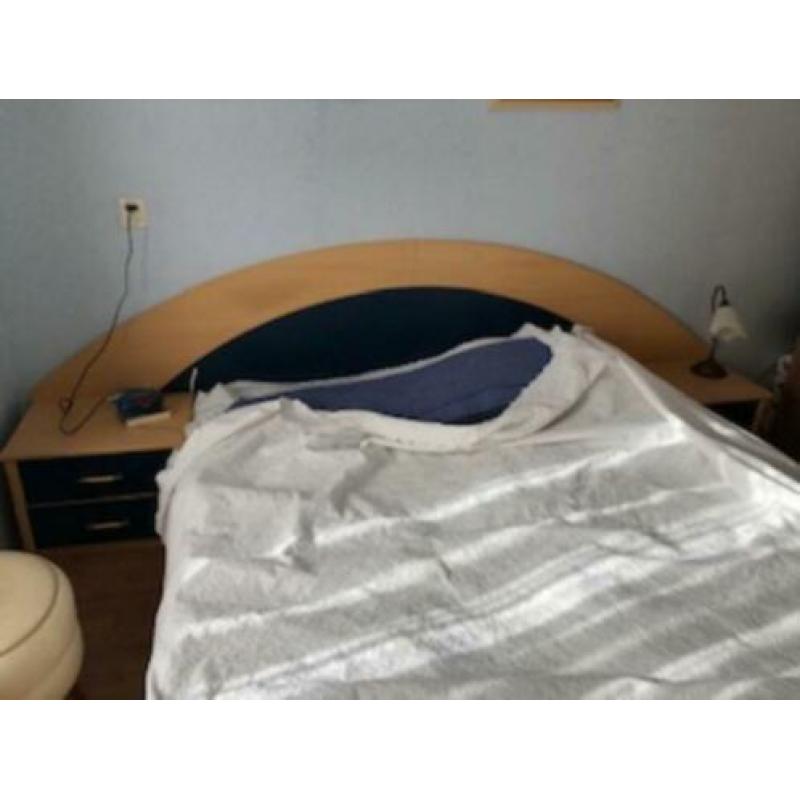 Ombouw Tweepersoons bed incl 2 lattenbodems en nachtkastjes