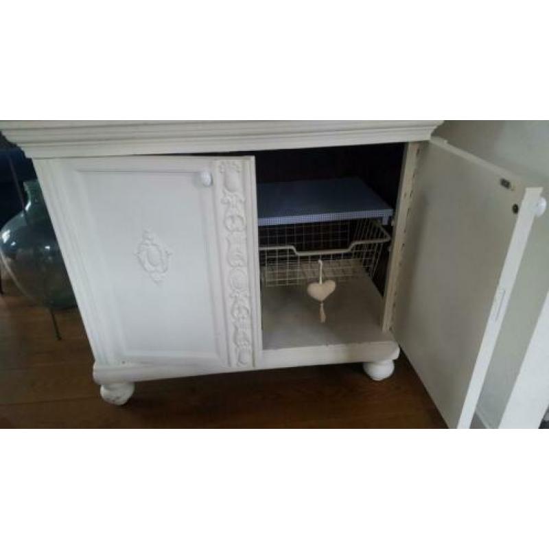 Brocante witte commode/kast