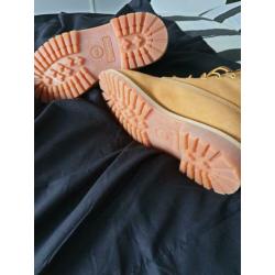 Nieuwe Timberlands mt 37 (boys) dames past ook prima