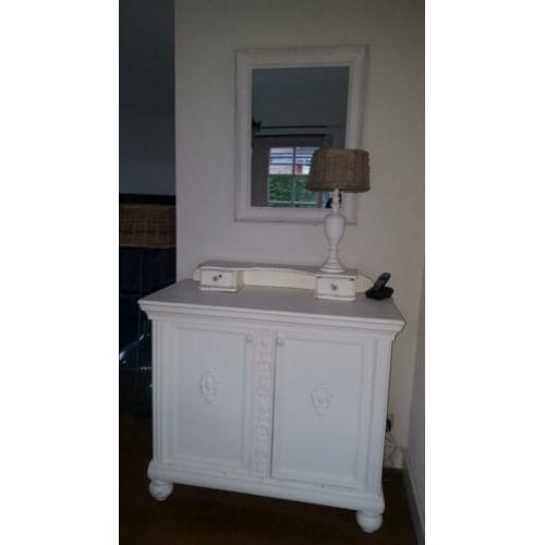 Brocante witte commode/kast