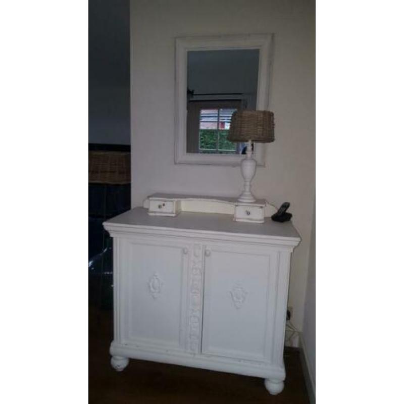 Brocante witte commode/kast