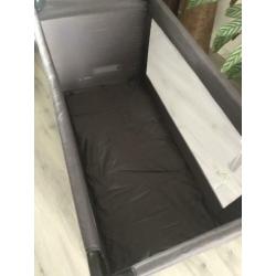 Campingbedje grijs incl. matras & klamboe