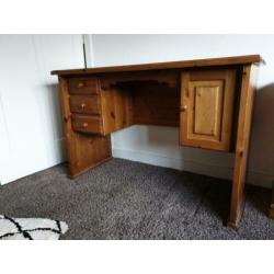 Bureau massief grenen met nachtkastje