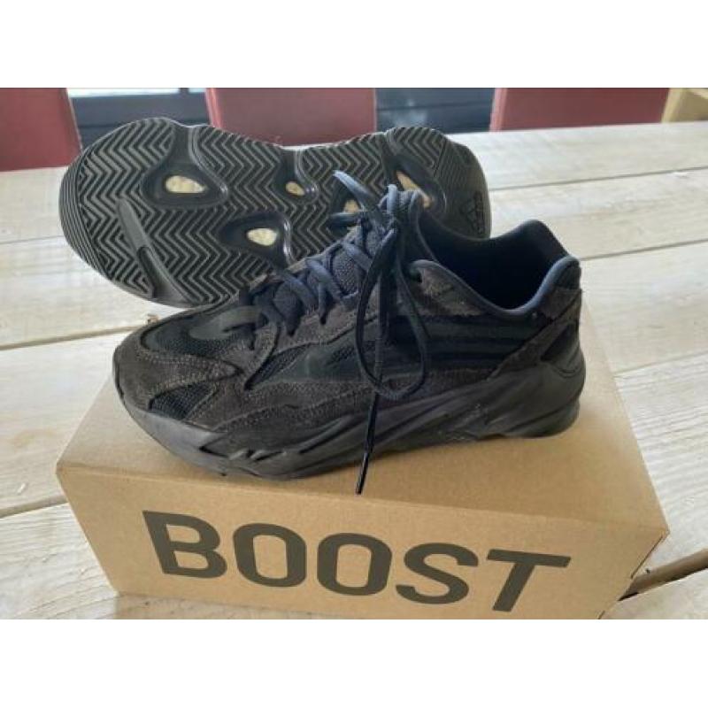 Yeezy Boost Vanta V2 maat 39 1/3