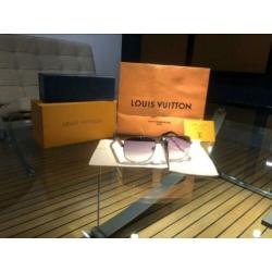 Louis Vuitton attitude zilver