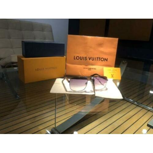 Louis Vuitton attitude zilver