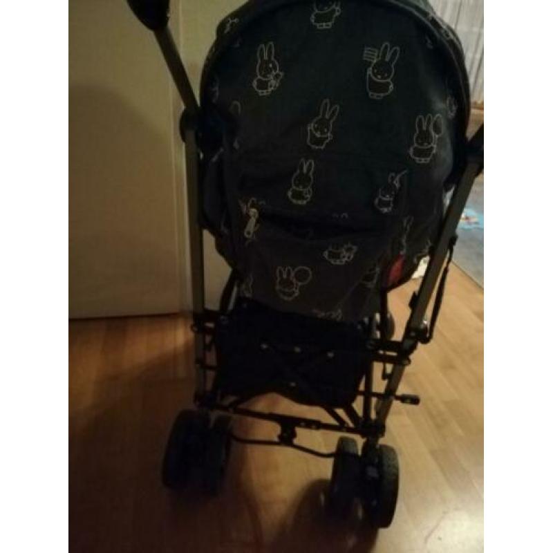 Leuke nijntje buggy met voetenzak