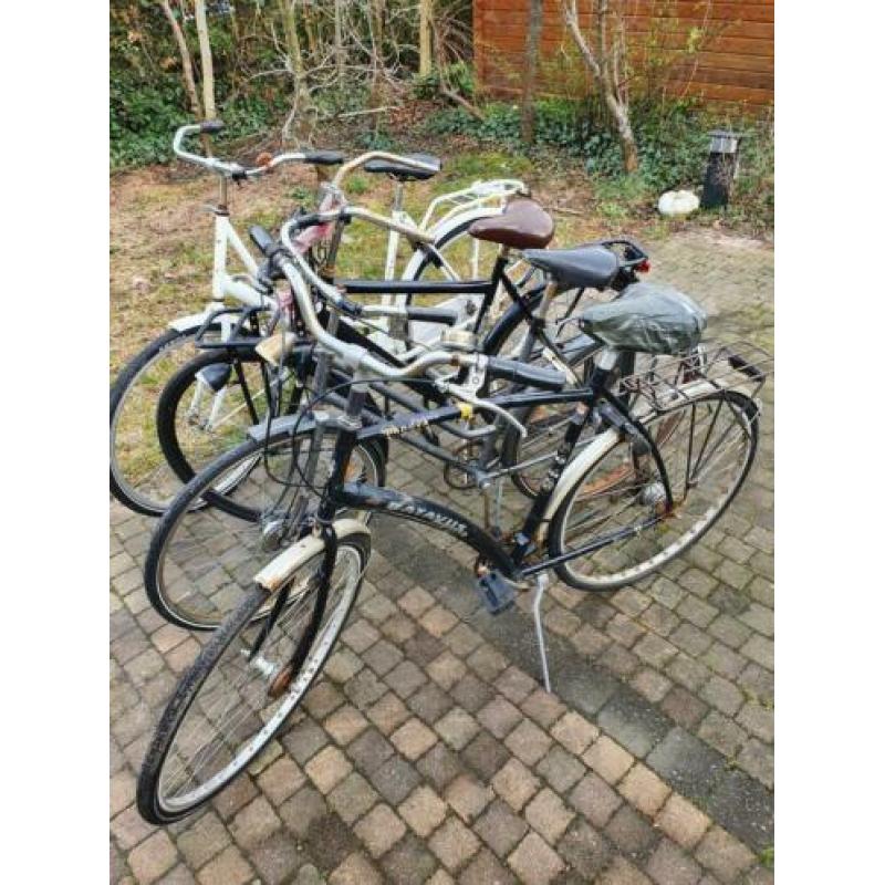 4 gebruikte fietsen. In 1 koop. Batavus, gazelle.