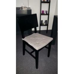 Eettafel zwart met 8 stoelen