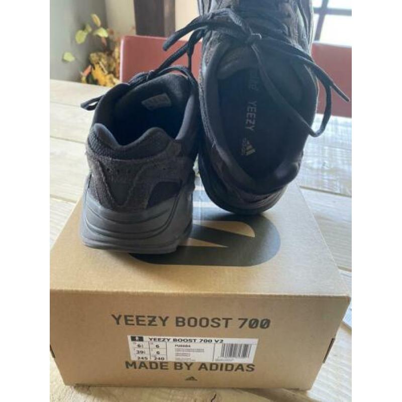 Yeezy Boost Vanta V2 maat 39 1/3