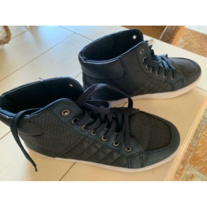 Blauwe "sneakers"