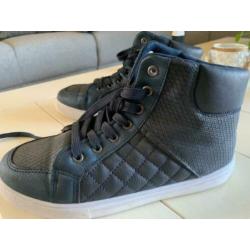 Blauwe "sneakers"