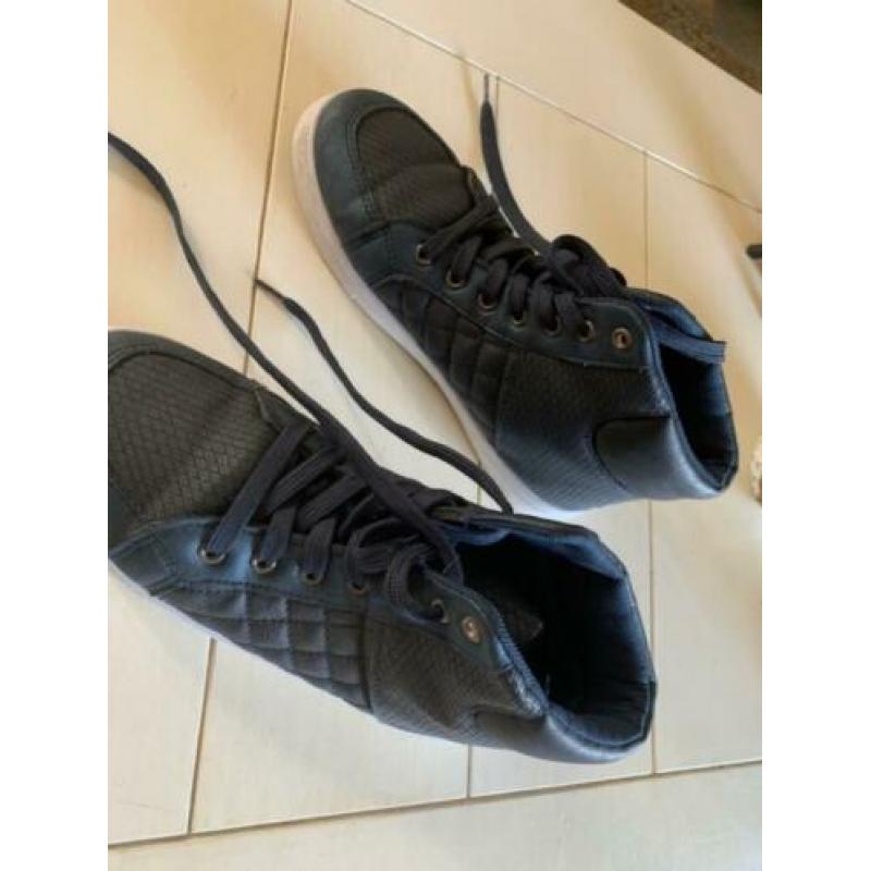 Blauwe "sneakers"