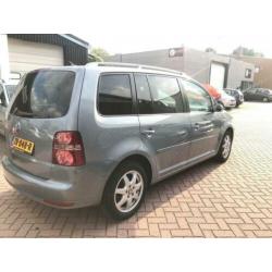 Volkswagen Touran 1.4 TSI Highline Business R-line automaat