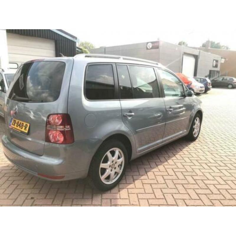 Volkswagen Touran 1.4 TSI Highline Business R-line automaat