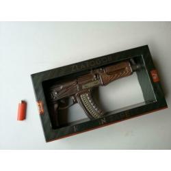 Overlevings vodka! Wodka in Kalashnikov fles!