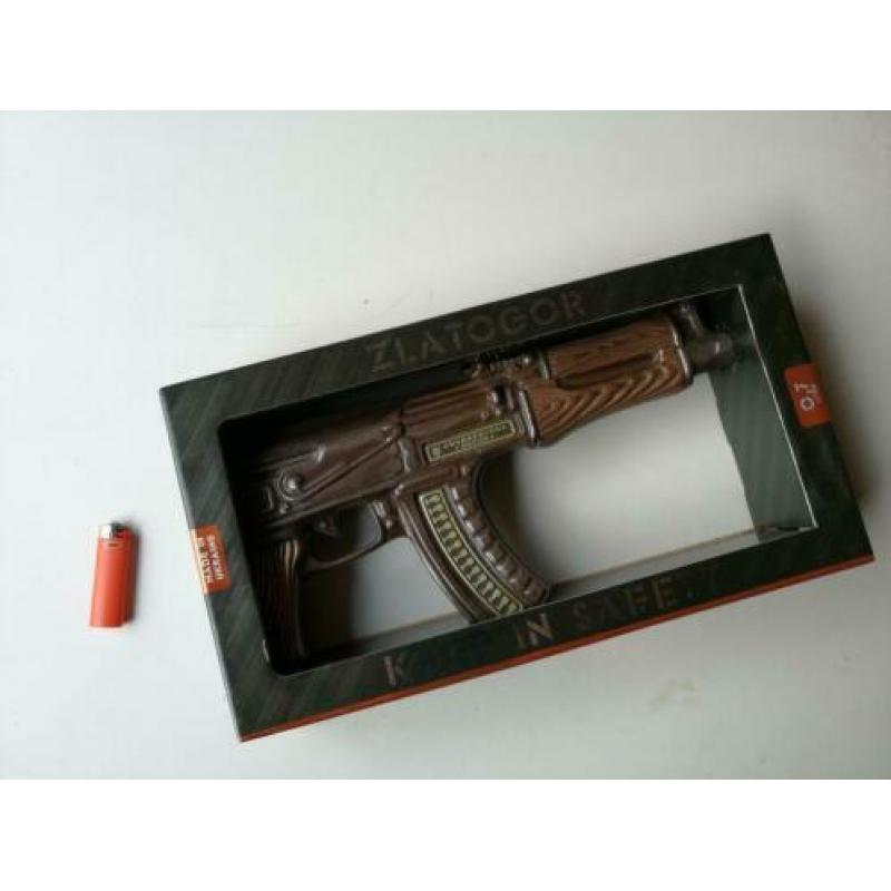 Overlevings vodka! Wodka in Kalashnikov fles!