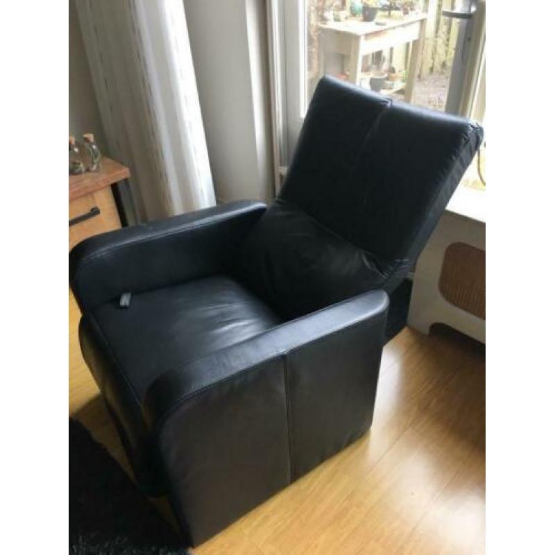 2 prachtige kwaliteit relax fauteuils. Zwart leder