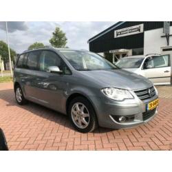 Volkswagen Touran 1.4 TSI Highline Business R-line automaat