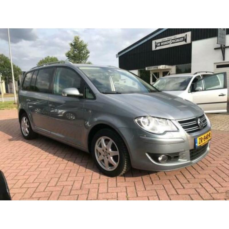 Volkswagen Touran 1.4 TSI Highline Business R-line automaat