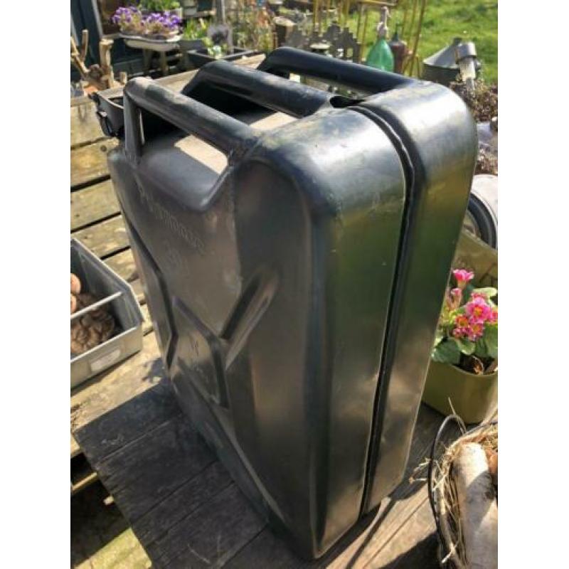 Partij vintage jerrycans (rond 1954), 20 liter